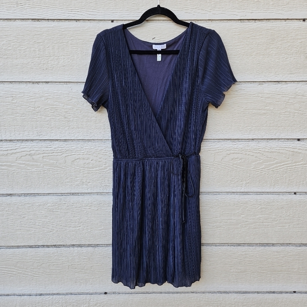 Leith blue-gray pleated faux-wrap short sleeve dress medium